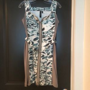 Dolce Vita zipper print dress.Very flattering.Sz 6